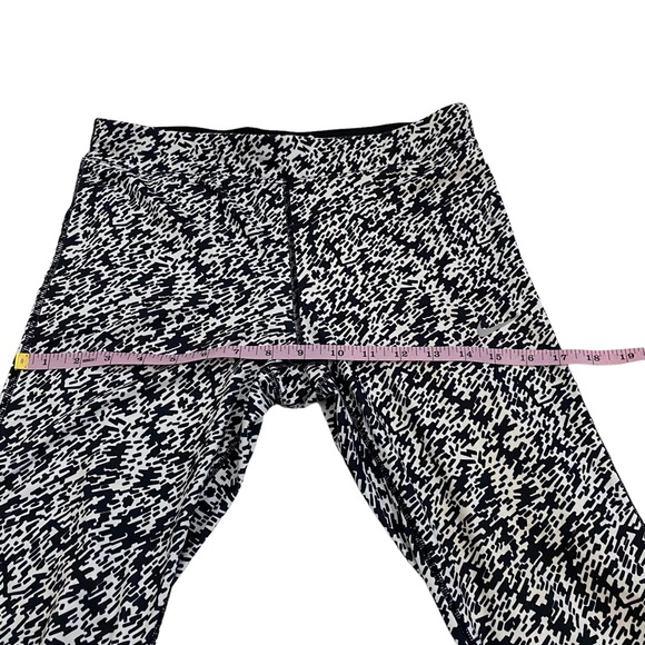 Nike Women’s Black & White Pronto Essential Cropped Running Tights/Leggings, M - Picture 11 of 15
